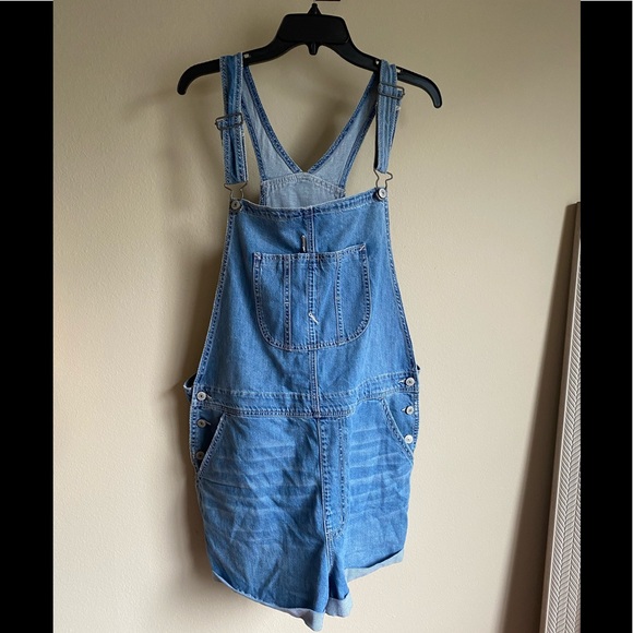 American Eagle Outfitters Pants - Light wash denim overalls
